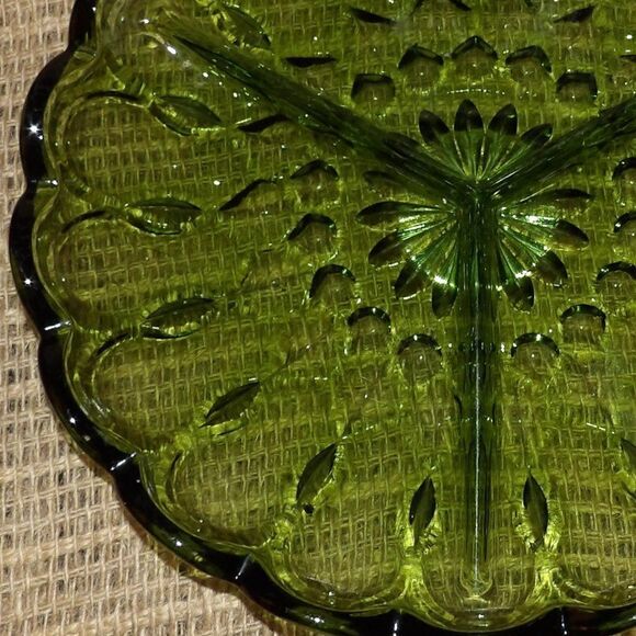 Vintage 1970's Anchor Hocking Fairfield Avocado Green 3-Part Relish Dish 8.75" - Picture 3 of 7